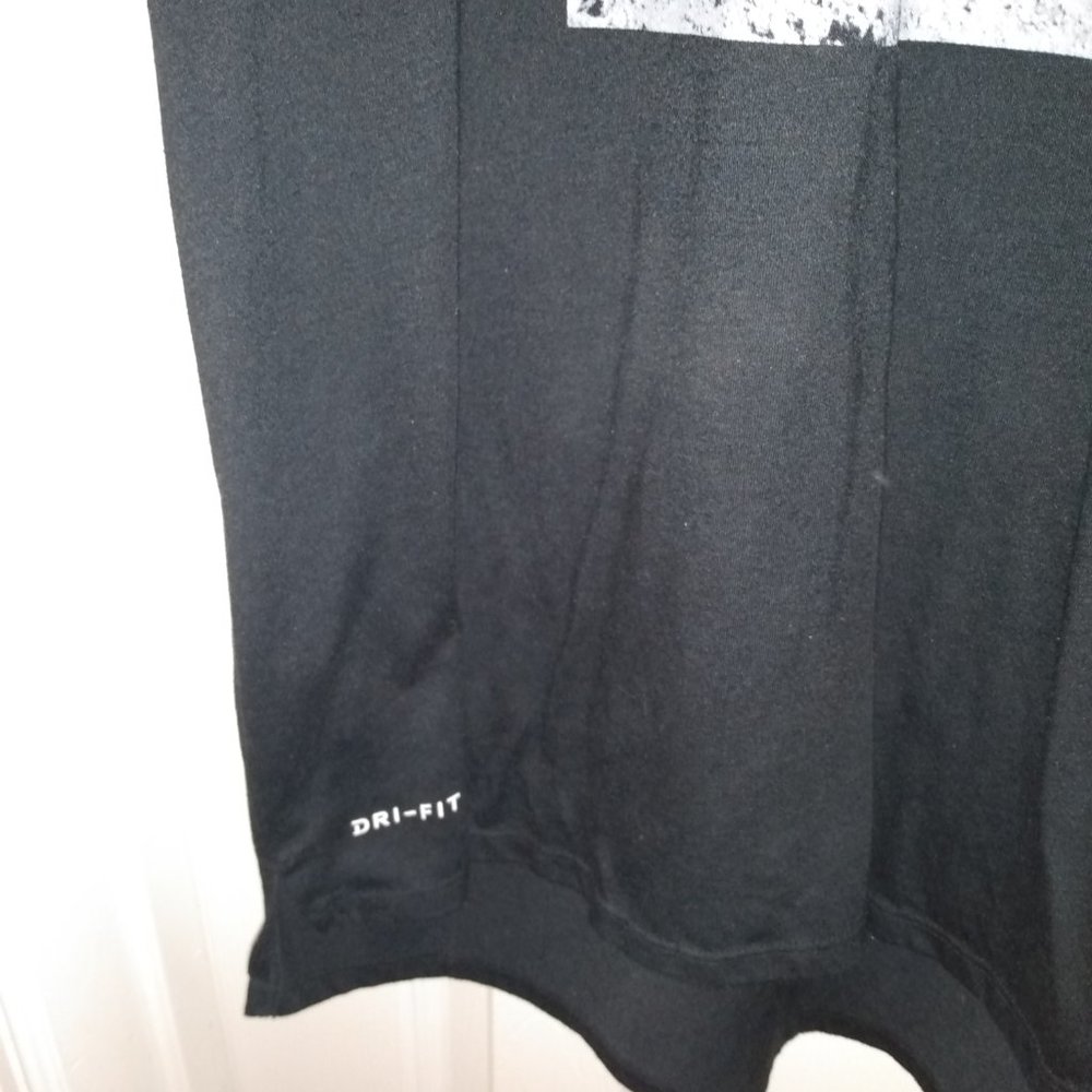 Nike Basketball on the Moon T-shirt Men's L - Picture 2 of 3